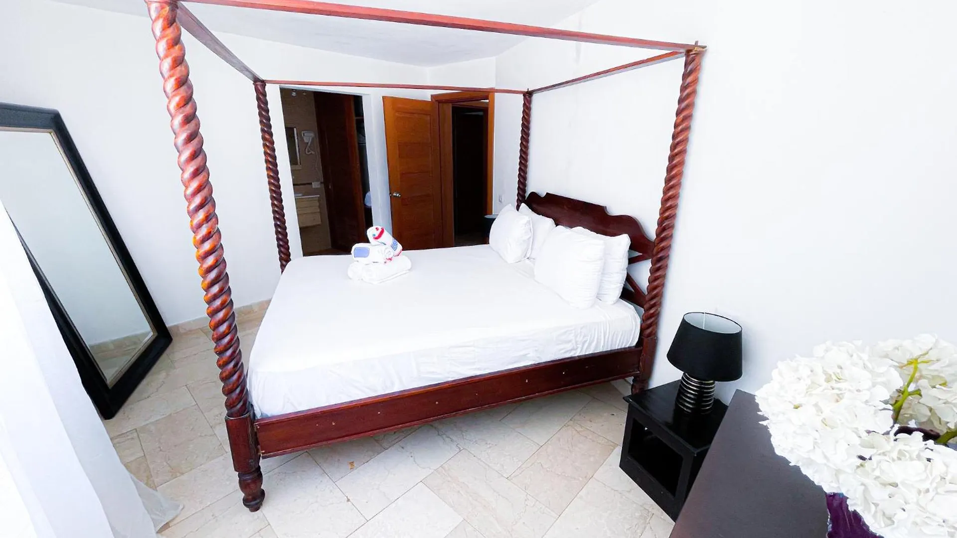 Tropical Suites Villas And Homes - Beach Club, Spa, Restaurants - Playa Los Corales 蓬塔卡纳 5*,